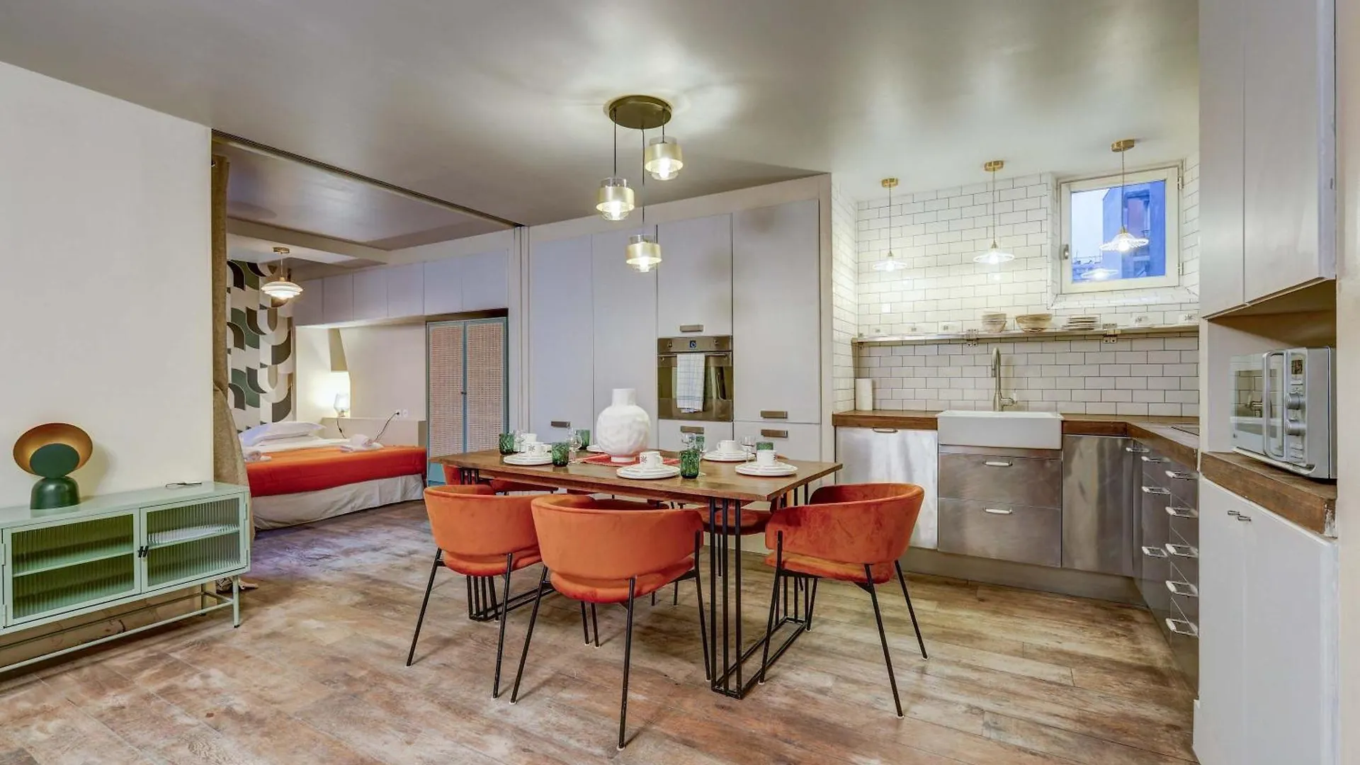 Apartment Le Marais - Les Halles Colorful & Modern 3bd Paris