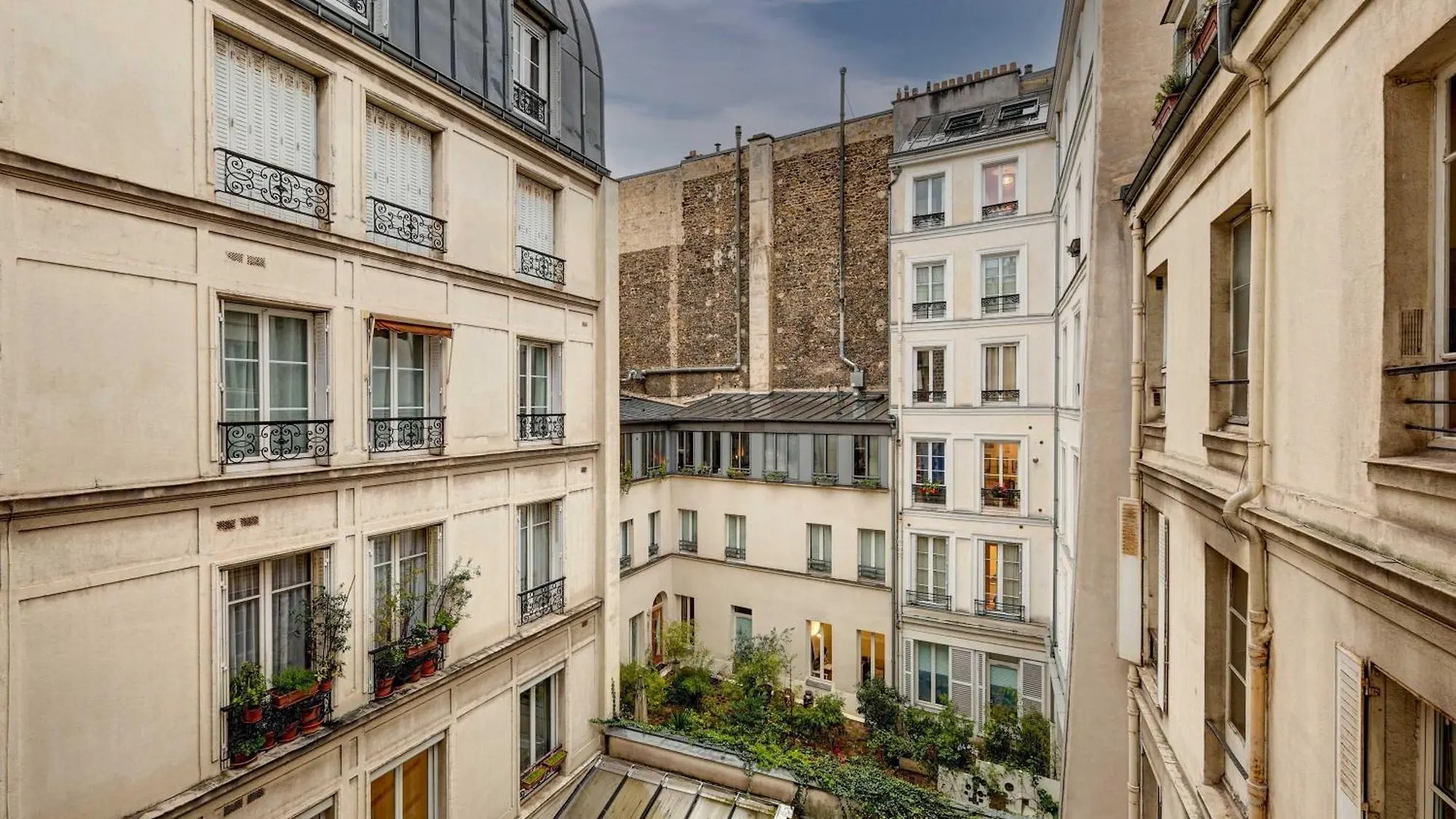Le Marais - Les Halles Colorful & Modern 3bd Apartment